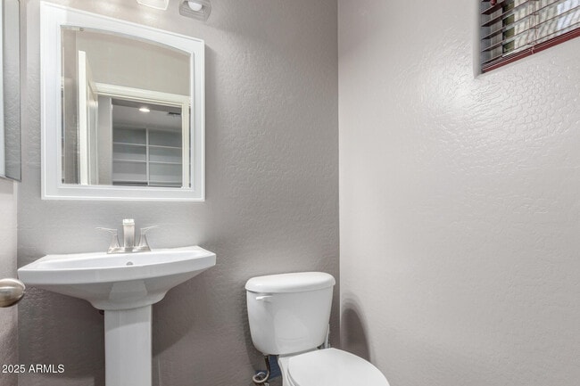 Building Photo - 4135 E Waterman Ct