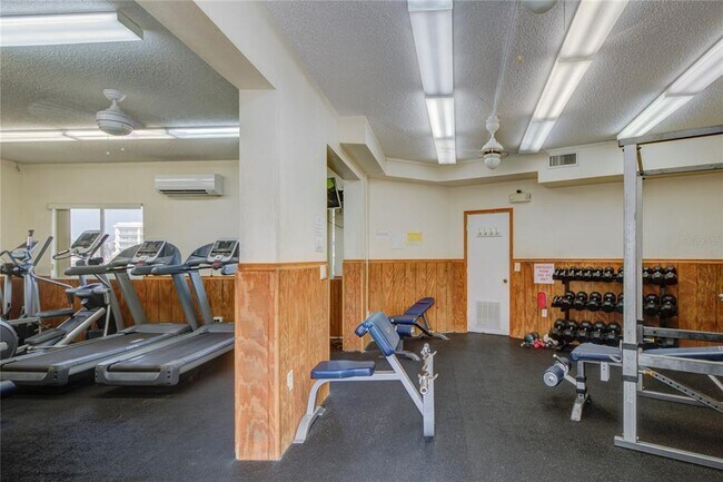 Building Photo - 10280 Imperial Point Dr W