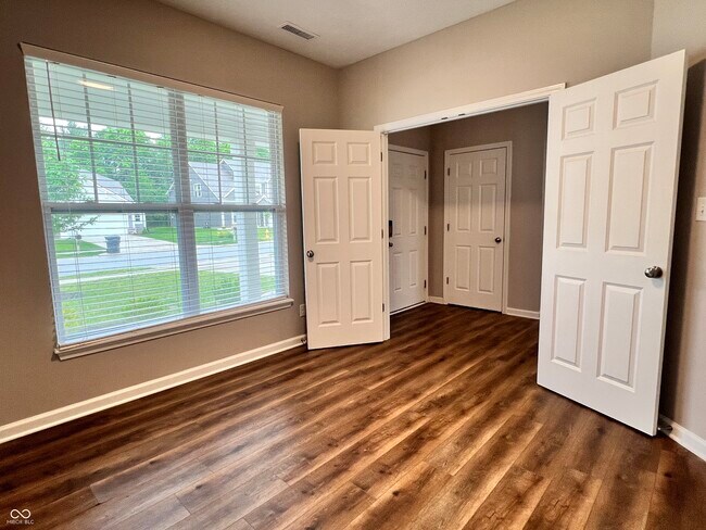 Building Photo - 5656 Grosbeak Dr