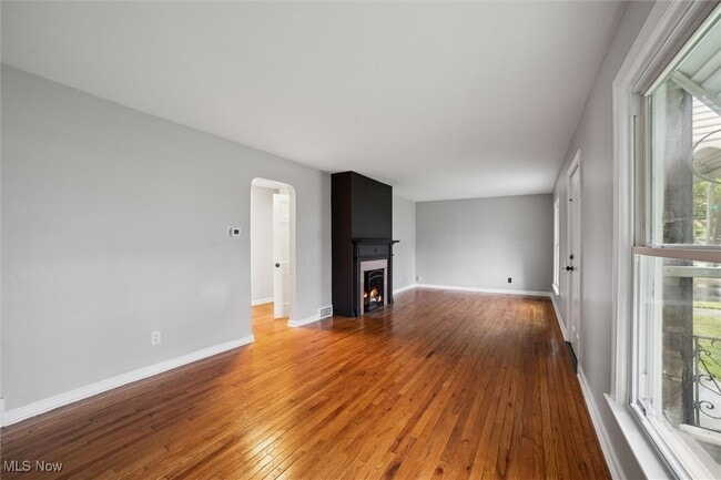 Building Photo - 5145 E 114th St