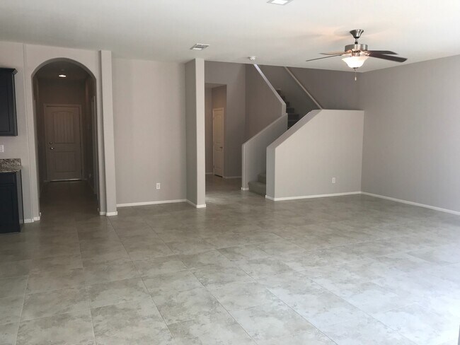 Building Photo - Beautiful DR Horton Home in Centennial Hil...