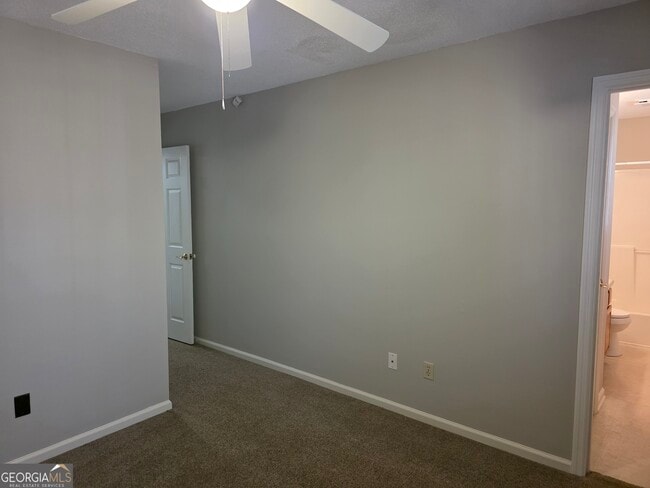 Building Photo - 102 Towne Pk Dr