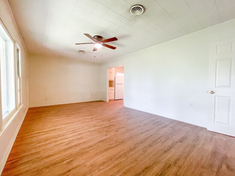 Building Photo - 4500 Anlo Ave