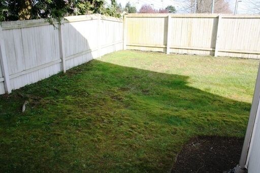 Building Photo - 2 Bedroom Condo in Lake Stevens!