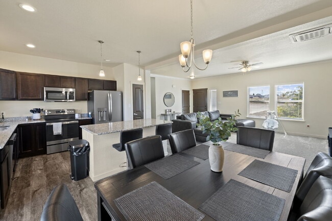 Building Photo - Spacious 3-Bed, 2-Bath Modern Home on 1.16...