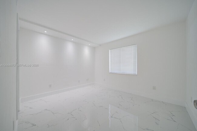 Building Photo - 14840 Naranja Lakes Blvd