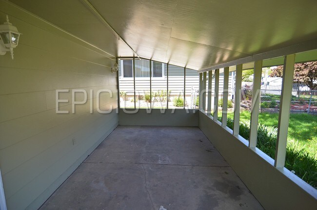 Building Photo - 143 Sunrise Dr NW