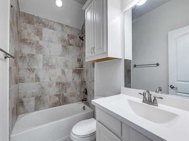 Building Photo - 2523 Linwood Dr