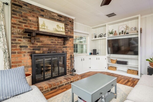 Building Photo - 319 Hermitage Dr