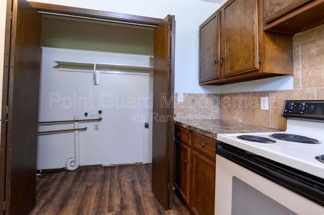 Building Photo - 1826 S Laura St