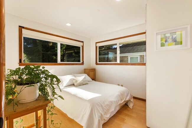 Building Photo - 10828 23rd Ave NE