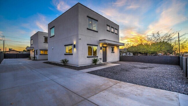Building Photo - 1429 S 10th Ave
