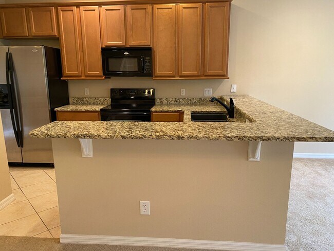 Building Photo - Townhome in Gated Community in the heart of Oviedo