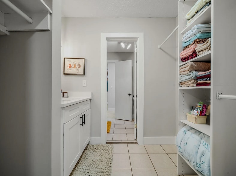 Building Photo - 301 Deerpoint Dr