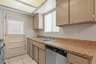 Building Photo - 2 bedroom Duplex in Northeast El Paso