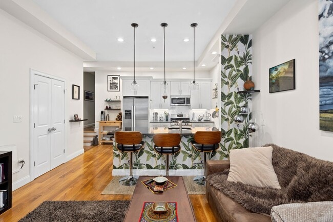 Building Photo - New 2BR2BA Condo in Jefferies Point with Backyard