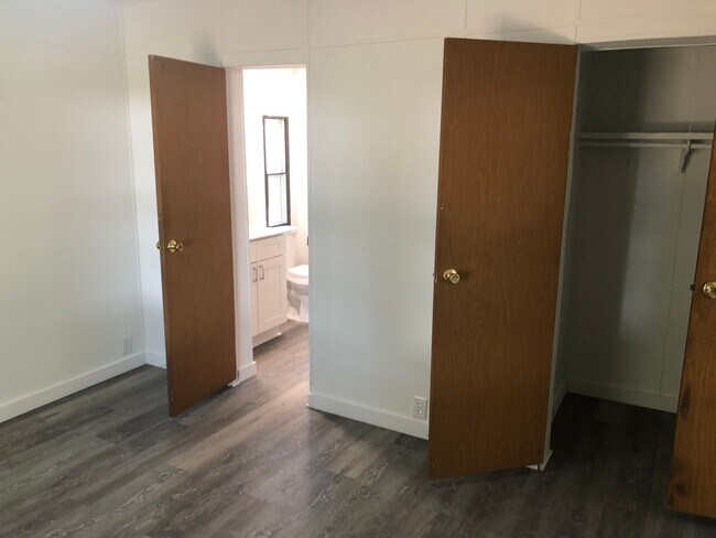 Building Photo - Spacious 3 bed 2 bath house in the greater...