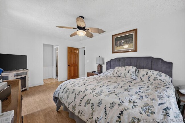 Building Photo - 1362 SW Knollwood Dr