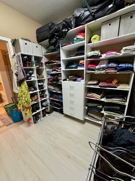 BR1 Closet - 1582 Smoke Signal Ct