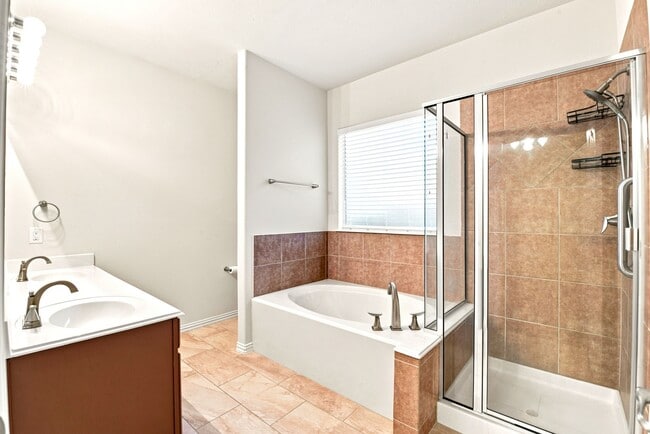 Building Photo - 24418 Lakecrest Bend Dr