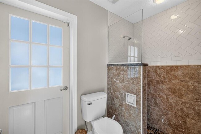 Building Photo - 567 Bird Key Dr