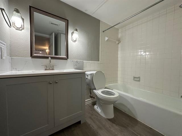 Building Photo - 5080 Matilda St
