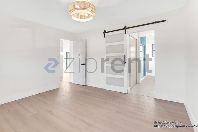 Building Photo - 7640 SW Whitford Dr