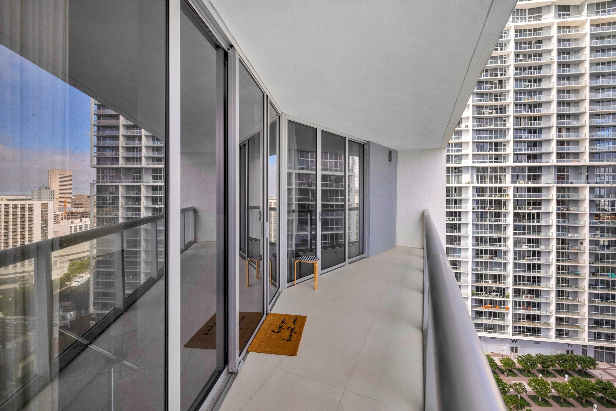 Building Photo - 495 Brickell Ave