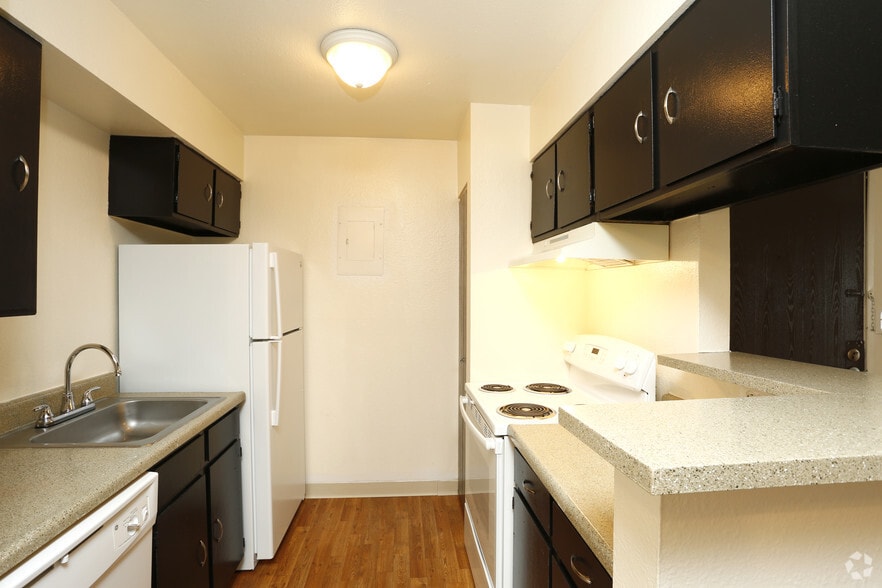 2BR, 1.5BA - 923 SF - Willowstone