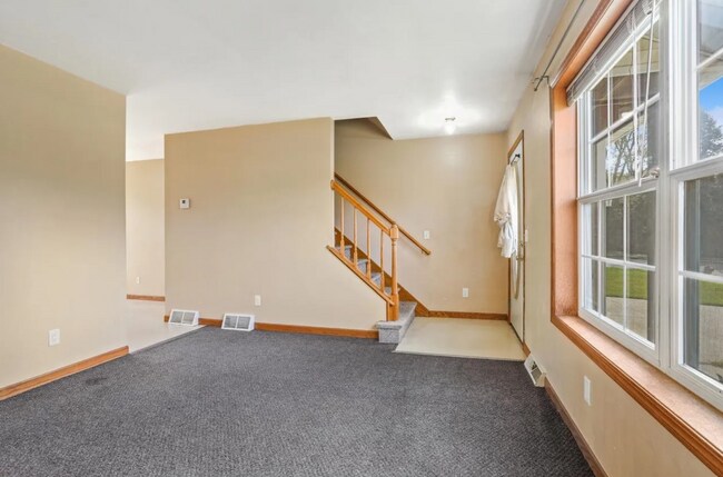 Building Photo - 728 S Main St