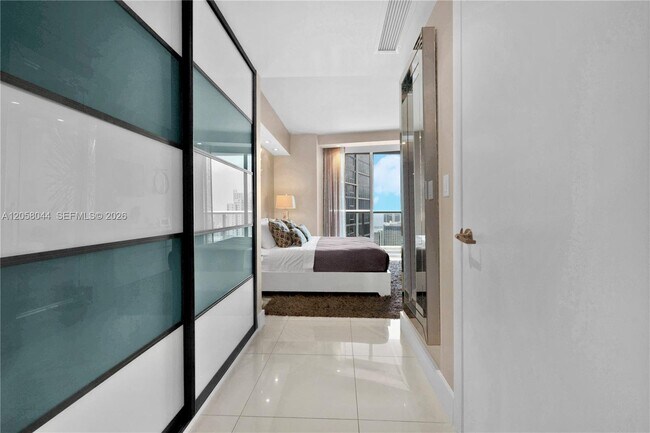 Building Photo - 475 Brickell Ave