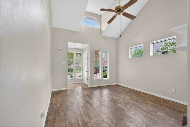 Building Photo - 5515 Strack Rd