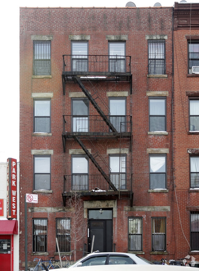 Building Photo - 572 Union St
