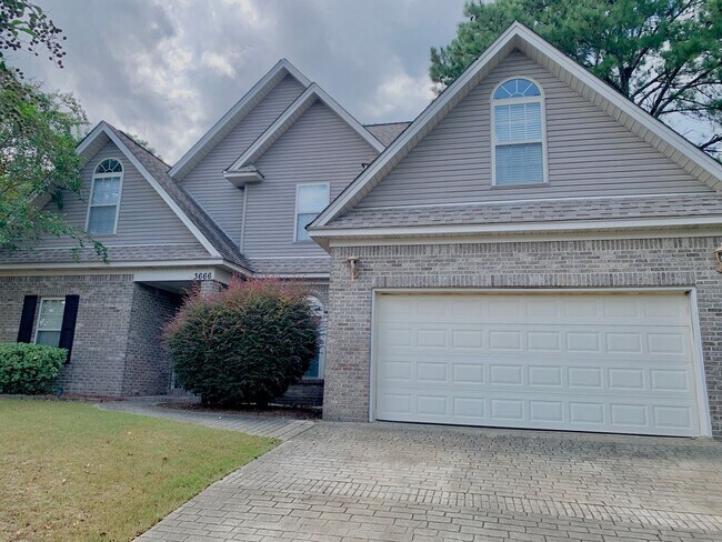 Building Photo - Spacious Home in Mill Creek