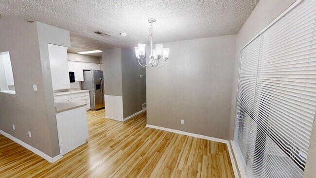 Building Photo - 519 Myra Lou Ave