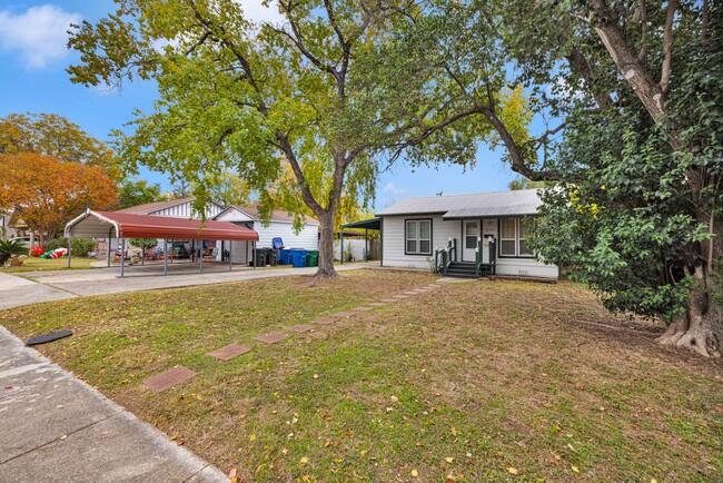 Building Photo - Cutest rental home in Olmos Park!