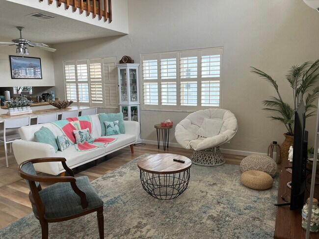 Building Photo - 7 Bristol Ln