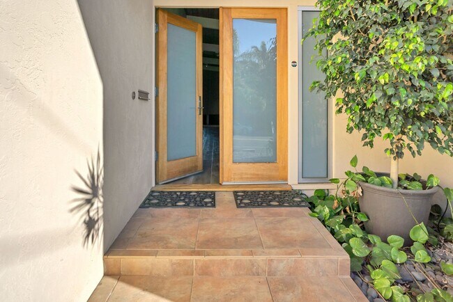 Building Photo - Single story view home overlooking Mission...