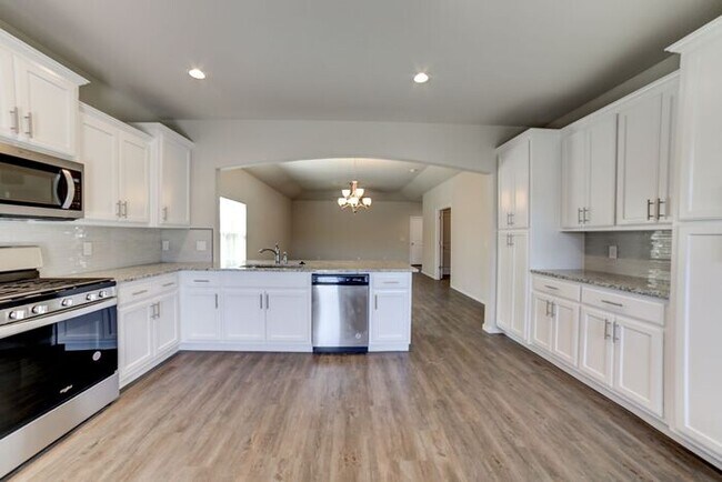 Building Photo - $500 Move In Special! 3/2/2 Luxury Patio Home!