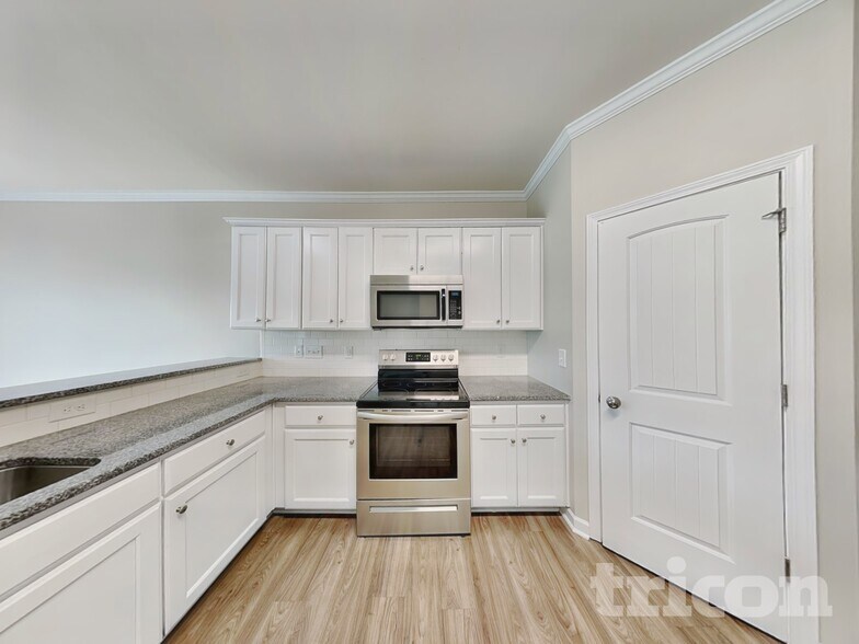 Building Photo - 239 Grovemere Ln