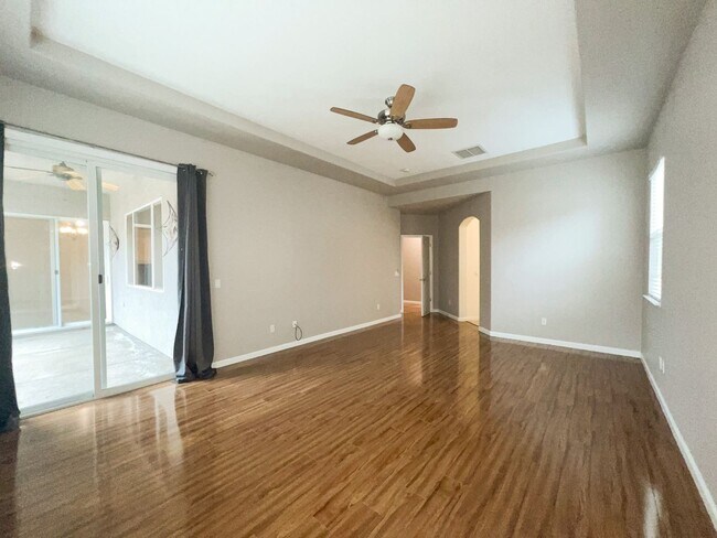 Building Photo - Spacious Single Story Three Bedroom Home