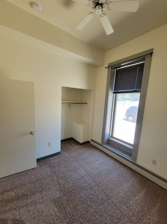 Building Photo - 103 N Wisconsin St