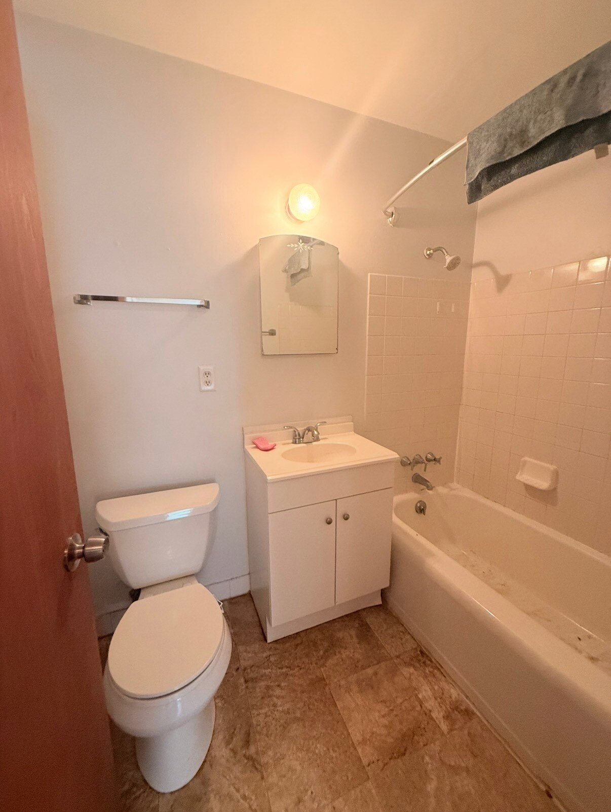 Building Photo - 4002 N Farwell Ave