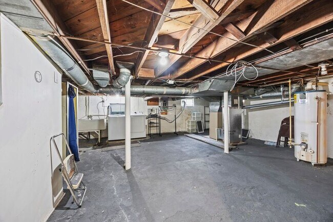 Building Photo - 1549 Meadow Rd