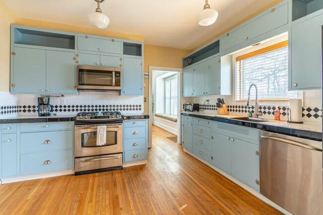 Building Photo - Beautiful 4 Bedroom Rental in Prime East Kalispell Location