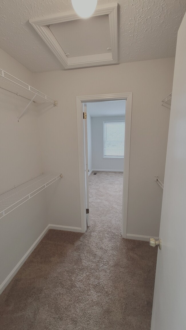 Building Photo - 301 Hickory Pl