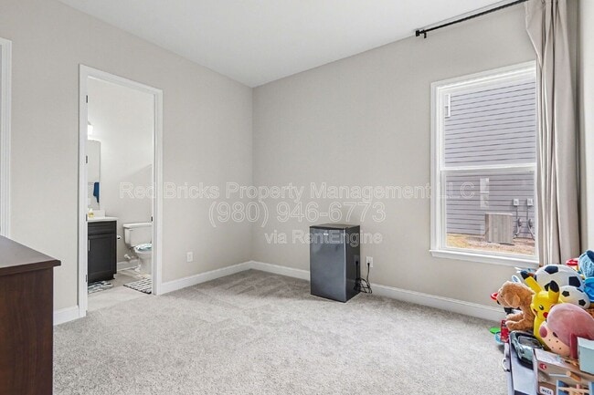 Building Photo - 2208 Indigo Br Rd