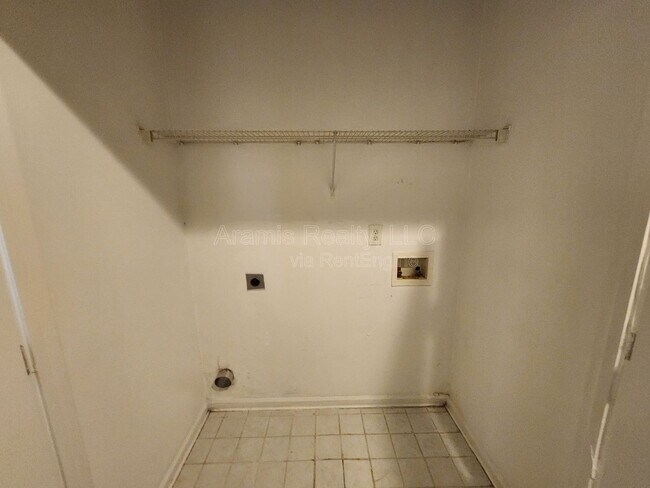 Building Photo - 4519 Swan Trce