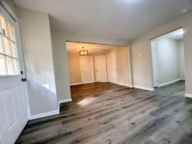 Building Photo - 3-7 Maple Street - Unit 7