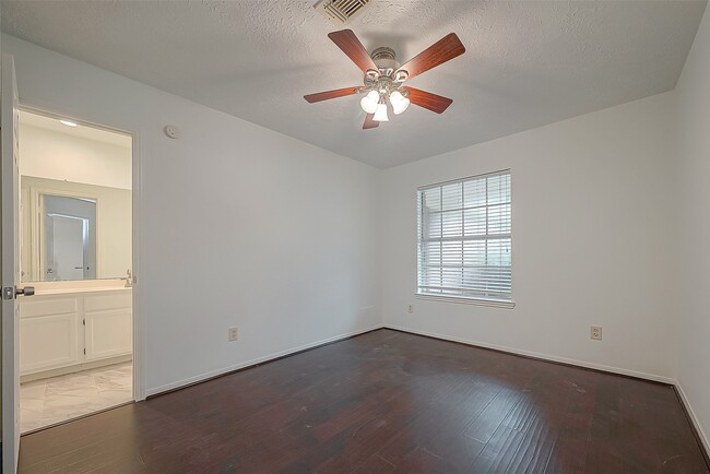 Building Photo - 4431 Duesenberg Dr